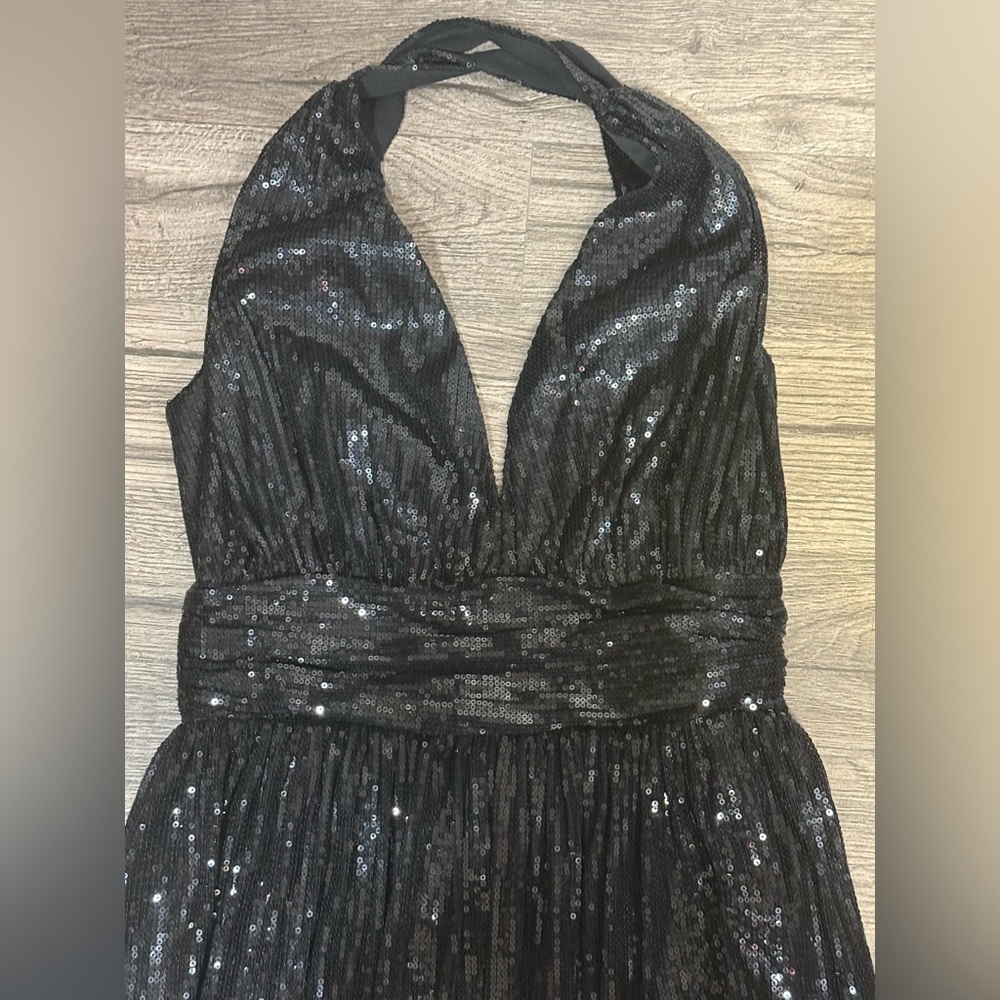 Chic Black Evening Gown - Picture 12 of 15
